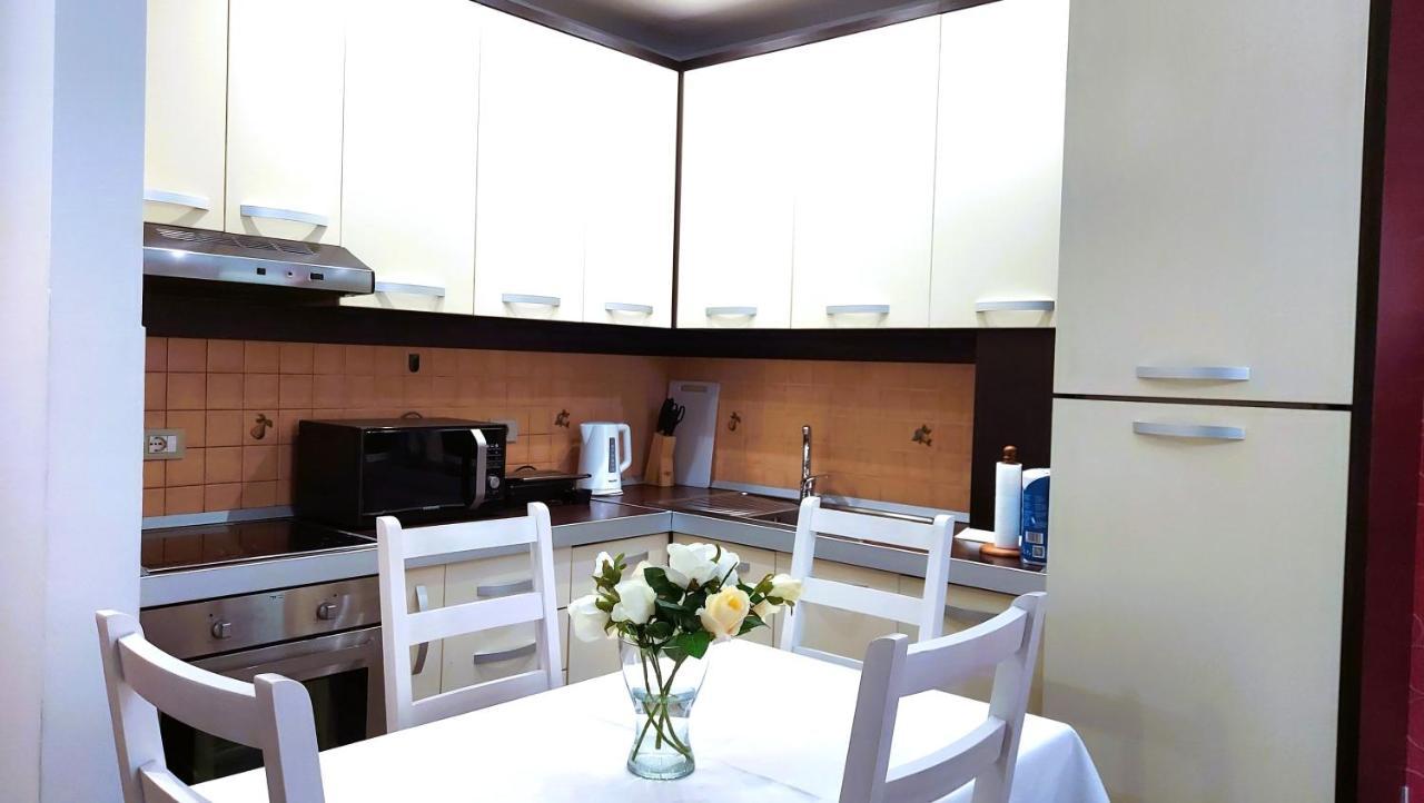 Spacious Family-Friendly Apartment In The Heart Of Bllok Tirana Exterior photo