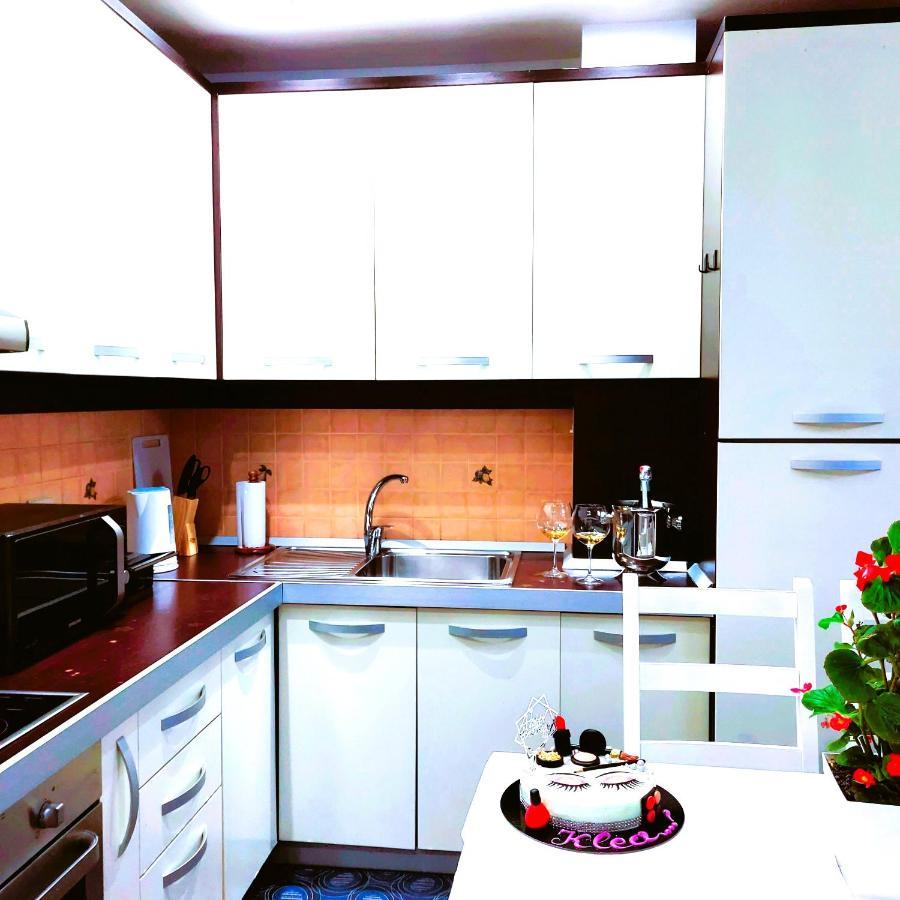 Spacious Family-Friendly Apartment In The Heart Of Bllok Tirana Exterior photo