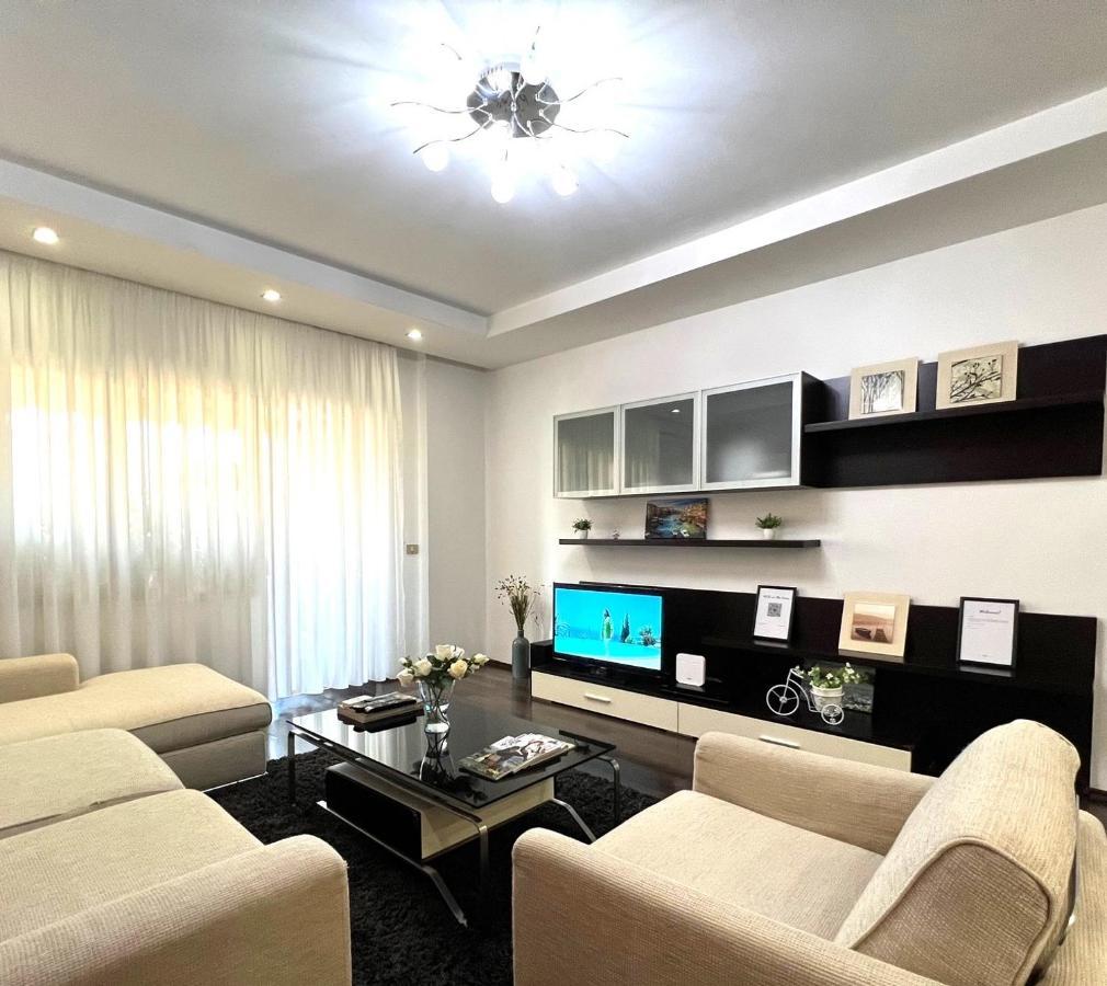 Spacious Family-Friendly Apartment In The Heart Of Bllok Tirana Exterior photo