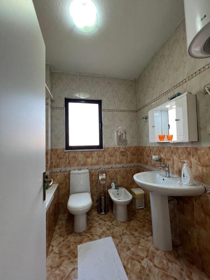 Spacious Family-Friendly Apartment In The Heart Of Bllok Tirana Exterior photo