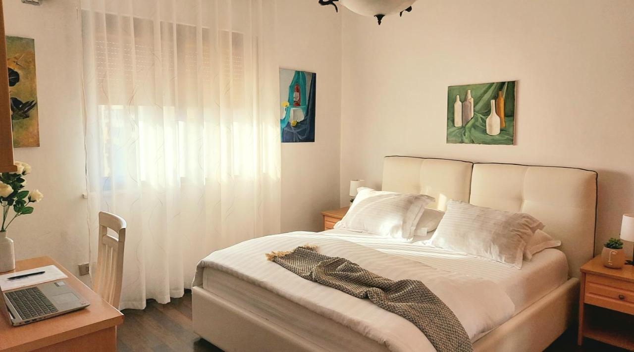 Spacious Family-Friendly Apartment In The Heart Of Bllok Tirana Exterior photo